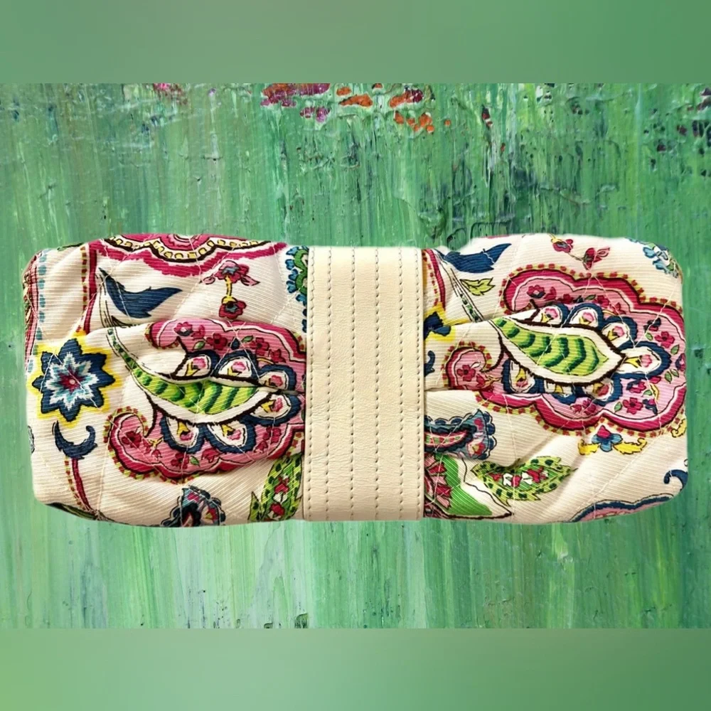 Vera Bradley “Darling Clutch” in Palm Beach Gardens Retired 2009 Pattern